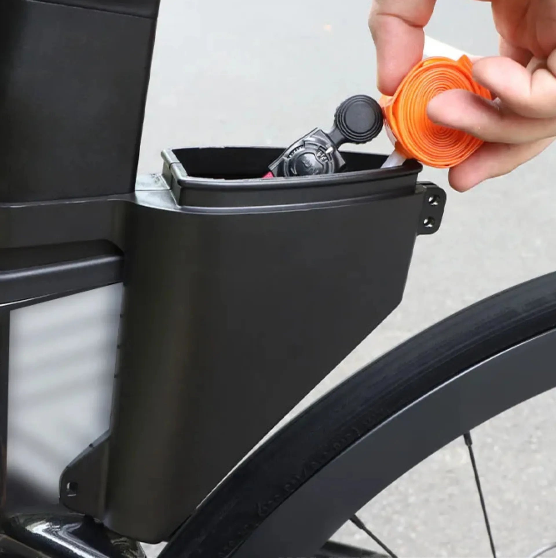 Sac de rangement aérodynamique pour tube de selle vélo – Coque rigide étanche – vue 2